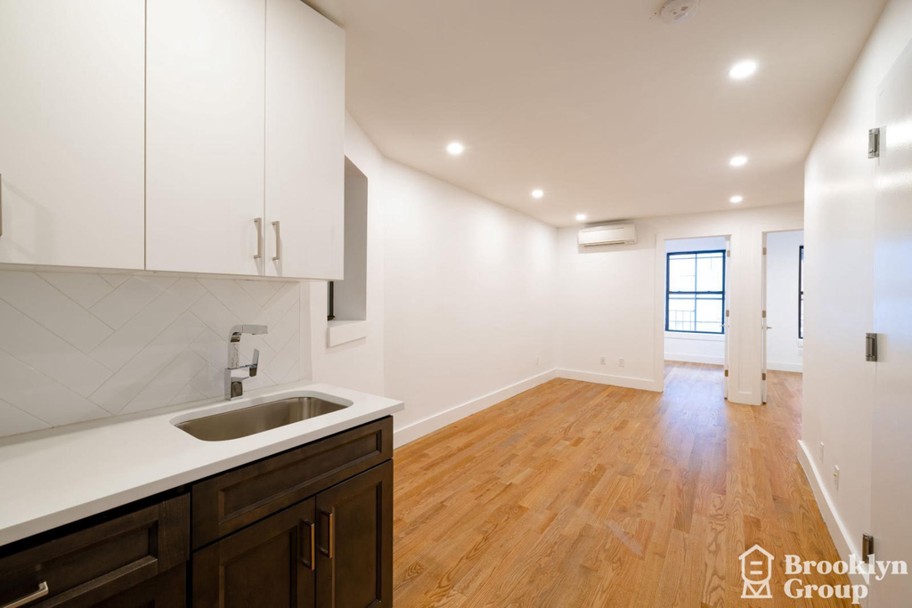 435 Dekalb Avenue - Photo 1