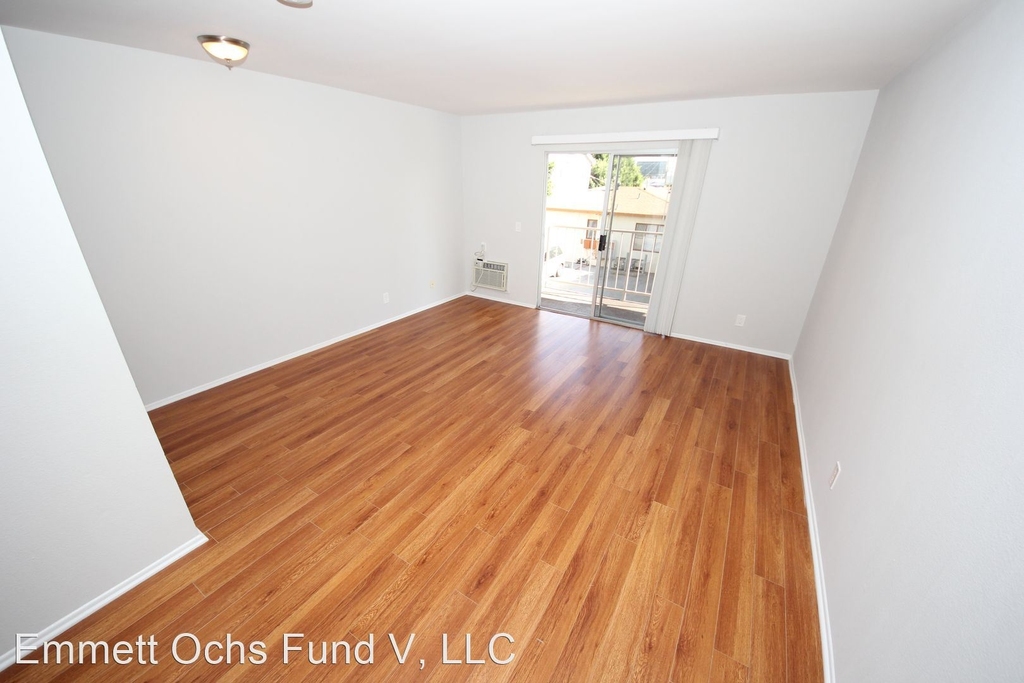 1140 Venice Blvd - Photo 1