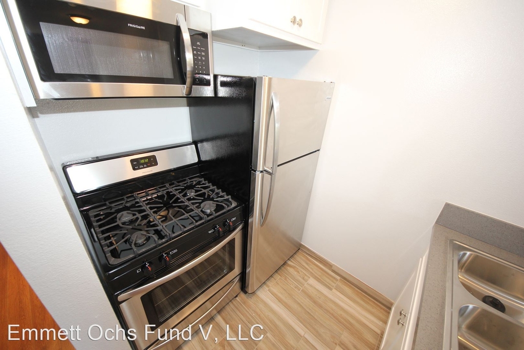 1140 Venice Blvd - Photo 2