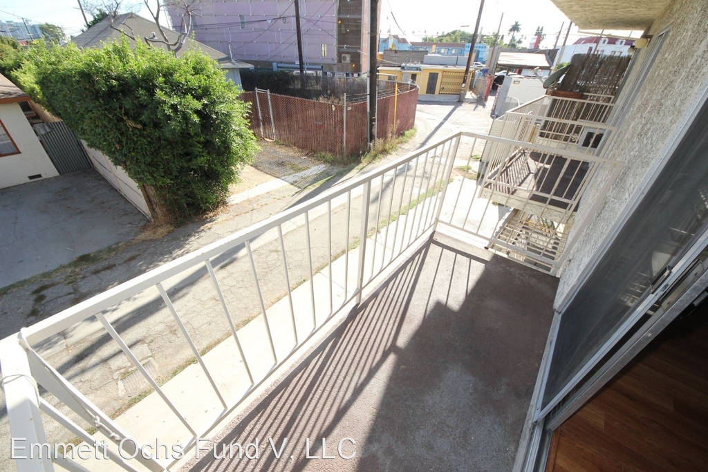 1140 Venice Blvd - Photo 6