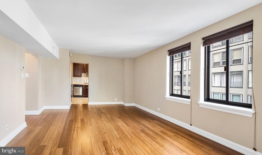 222 W Rittenhouse Square - Photo 1