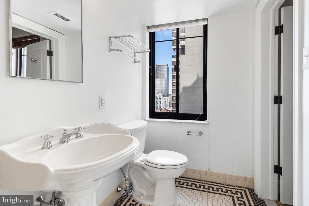 222 W Rittenhouse Square - Photo 7