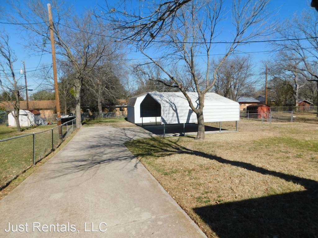 1105 Estes Dr - Photo 13