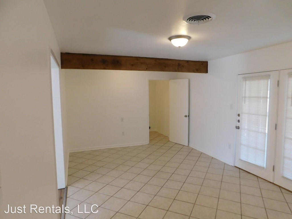 1105 Estes Dr - Photo 1