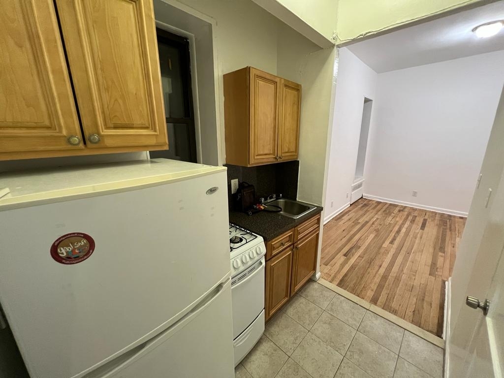 200 West 113th Street - Photo 6