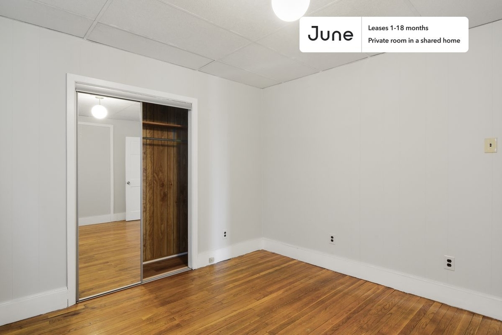 823 Dorchester Avenue - Photo 2