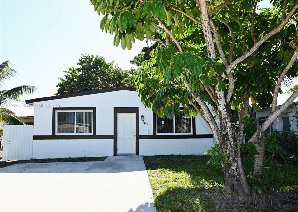 747 Nw 5th Ct - Photo 1