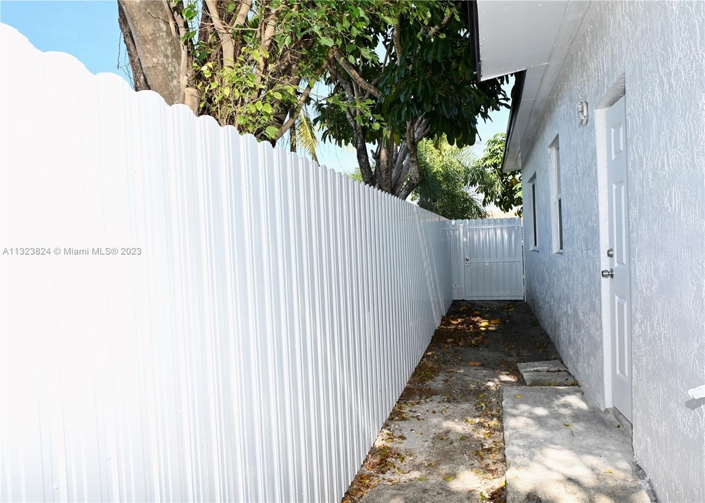 747 Nw 5th Ct - Photo 28