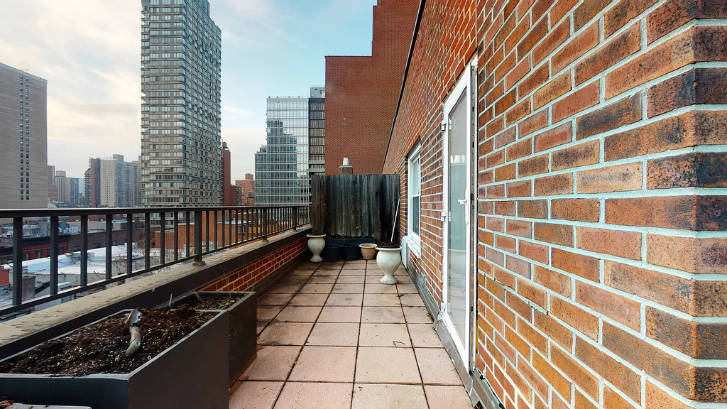 336 East 86th Street - Photo 10