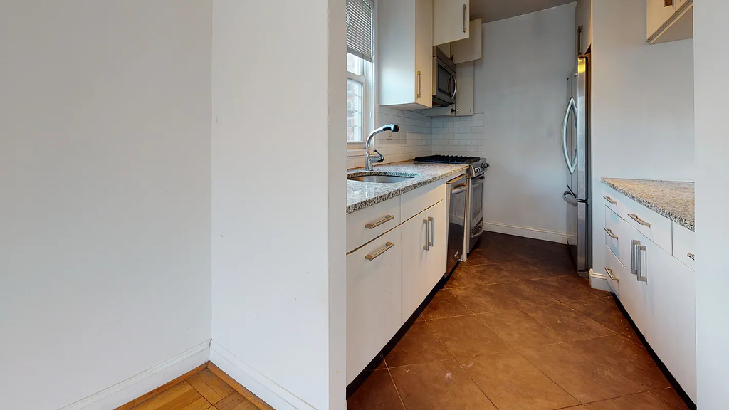 336 East 86th Street - Photo 4