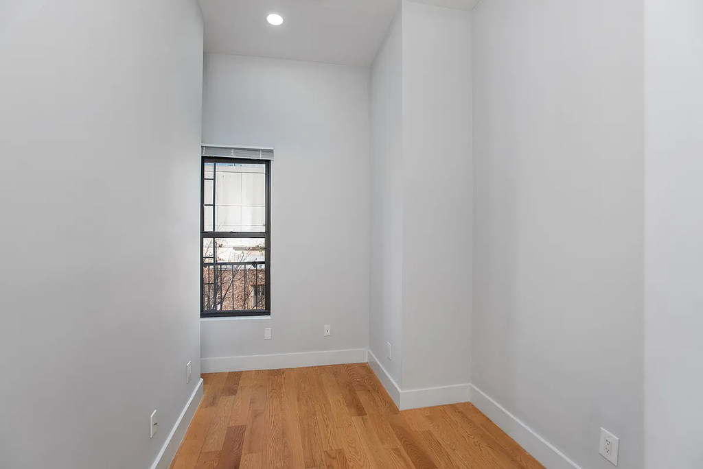 220 Franklin Street - Photo 7