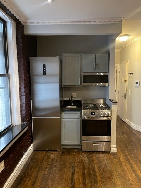 410 East 13th Street - Photo 3