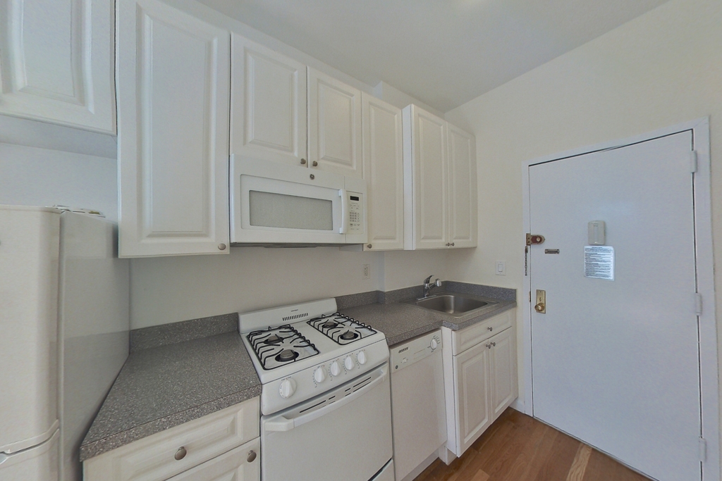 1273 Third Avenue - Photo 5