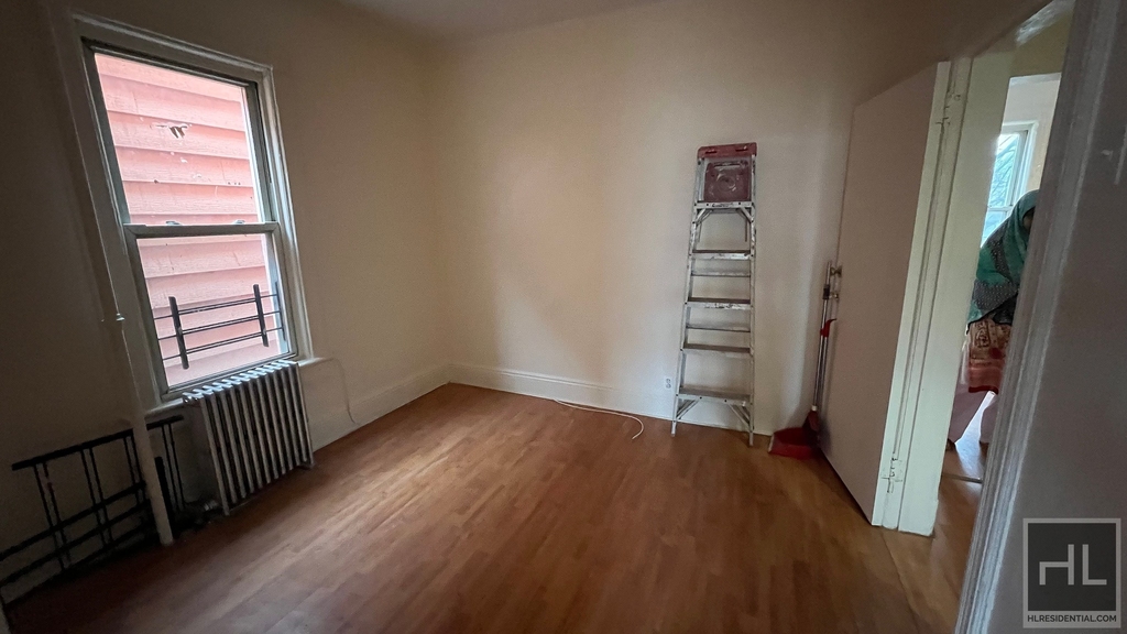 517 East 34 Street - Photo 3