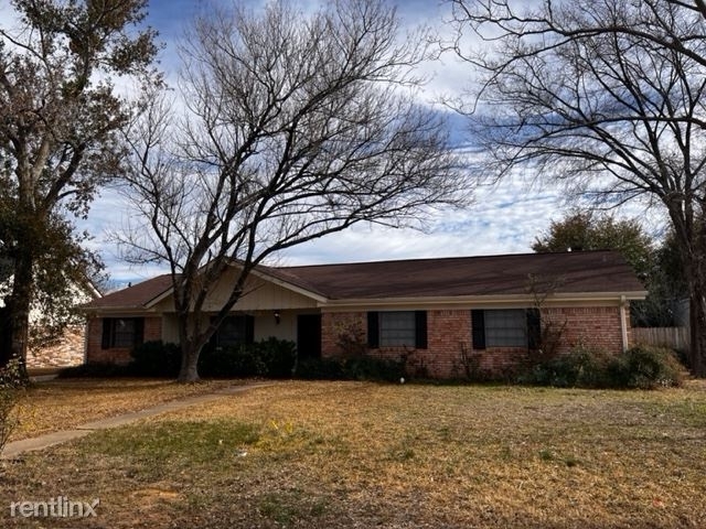 2306 Quail Hollow Dr - Photo 0