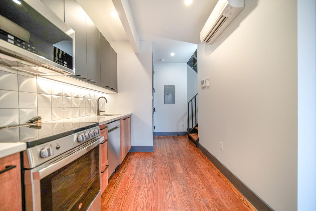 148 Bleecker Street - Photo 2