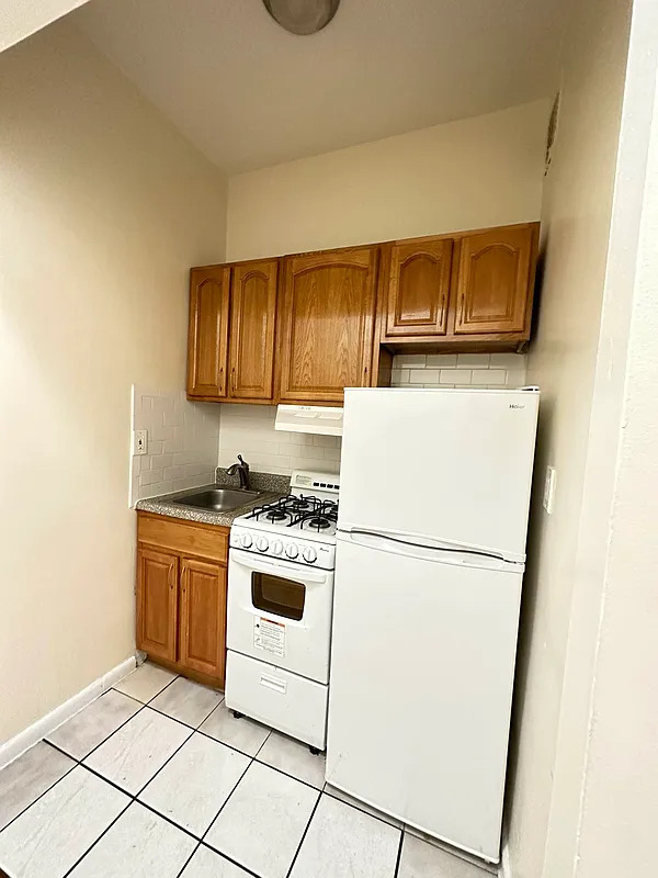 303 East 90th Street - Photo 2