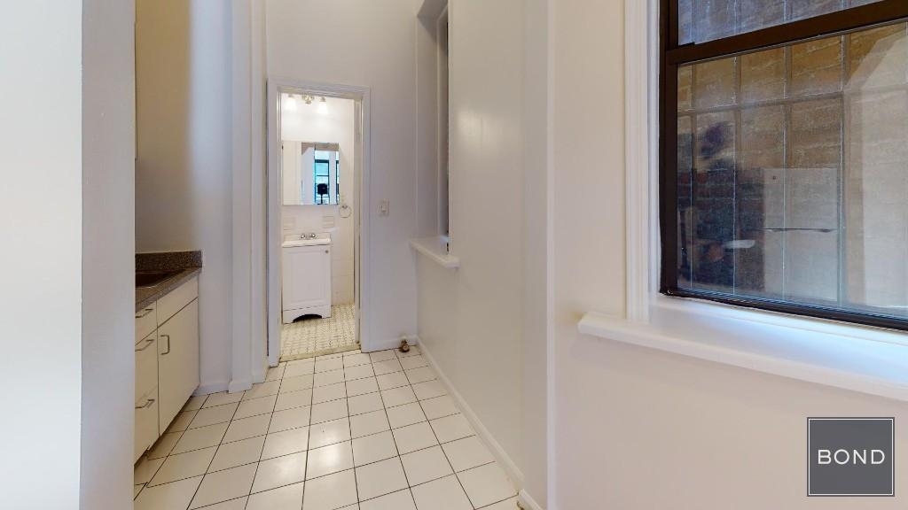 241 East 38th Street - Photo 3