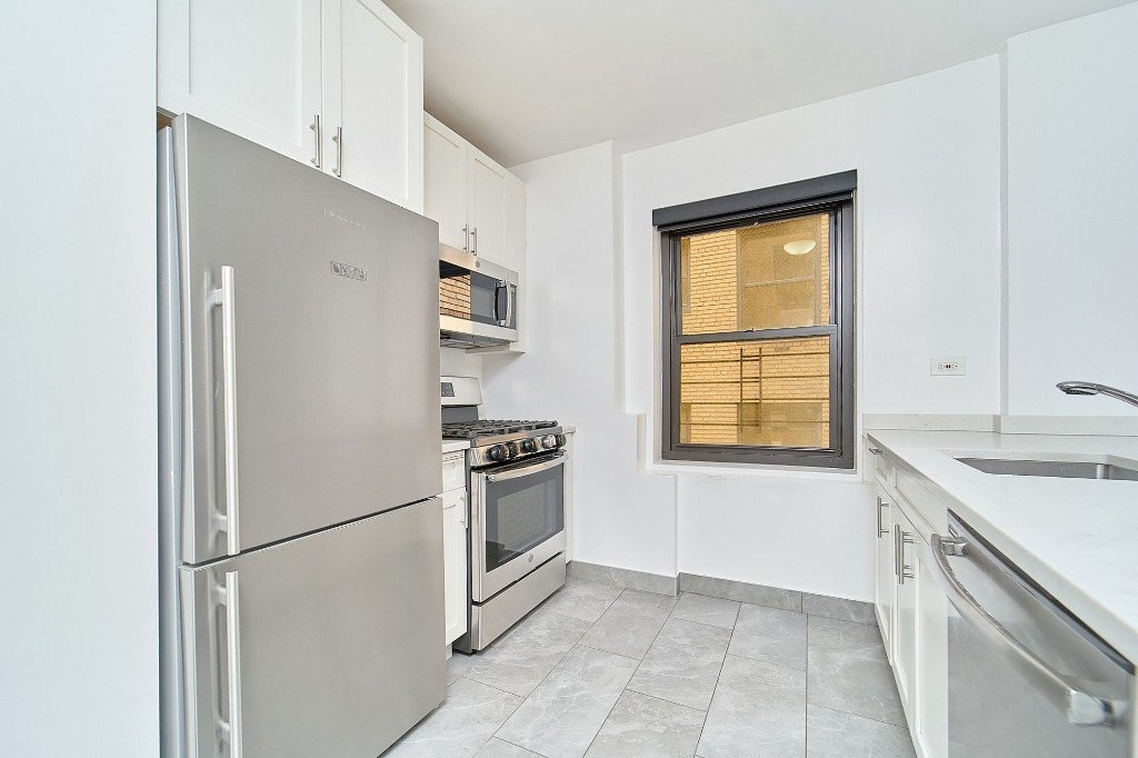 412 East 55th Street - Photo 6