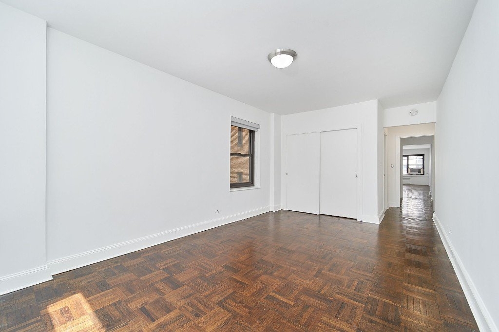 412 East 55th Street - Photo 4