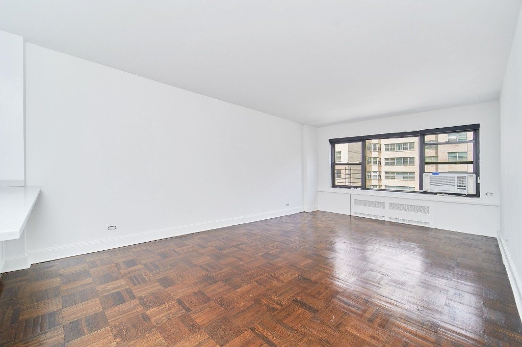 412 East 55th Street - Photo 3