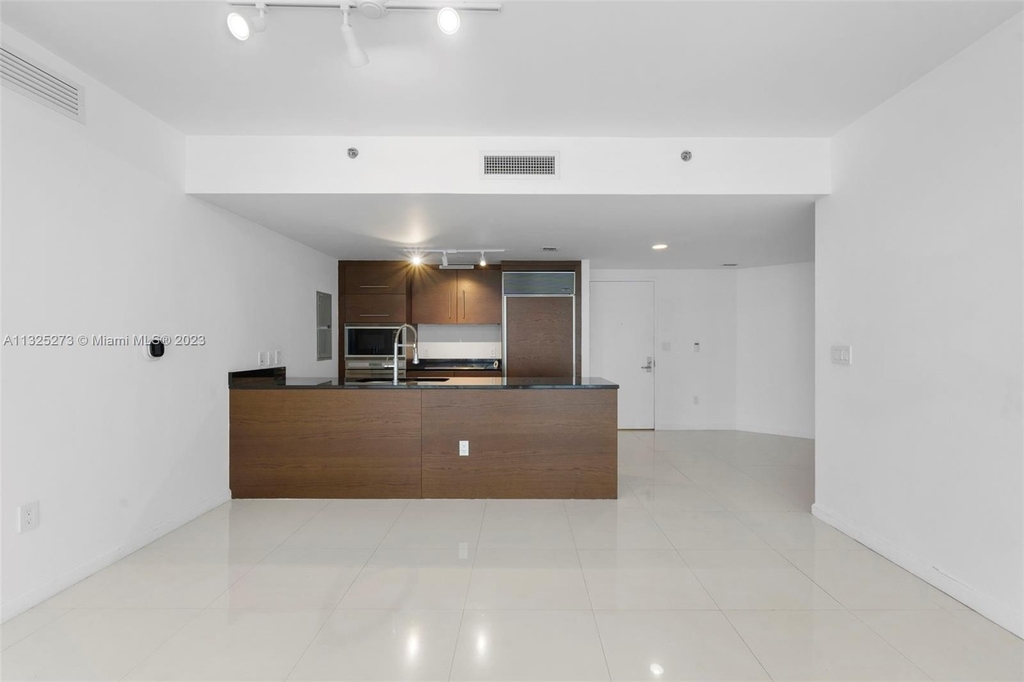 475 Brickell Ave - Photo 3