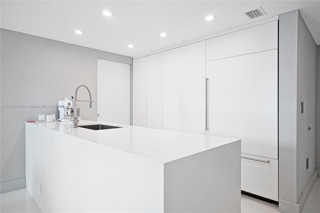 475 Brickell Ave  #1913 - Photo 6