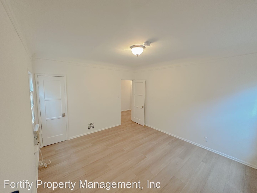 9000 Burton Way - Photo 10