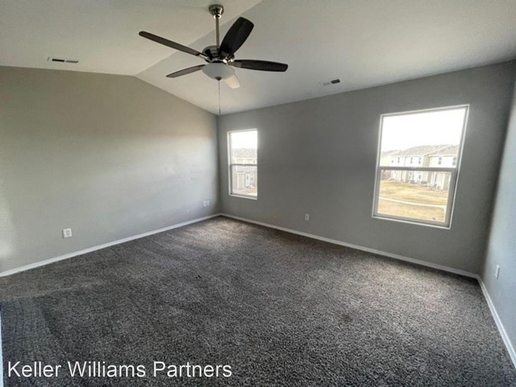 10520 Wells Point - Photo 4