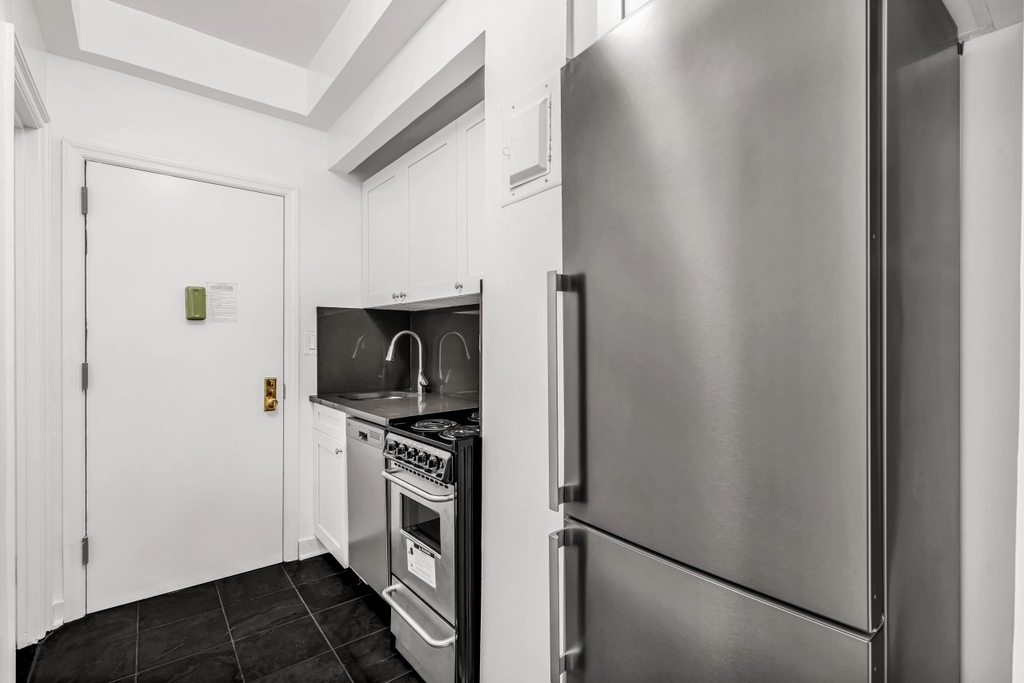 307 East 44th Street - Photo 1