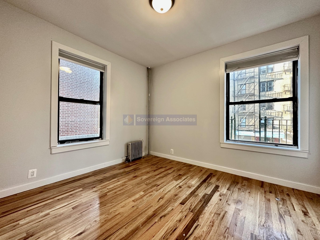 87 Post Avenue - Photo 1