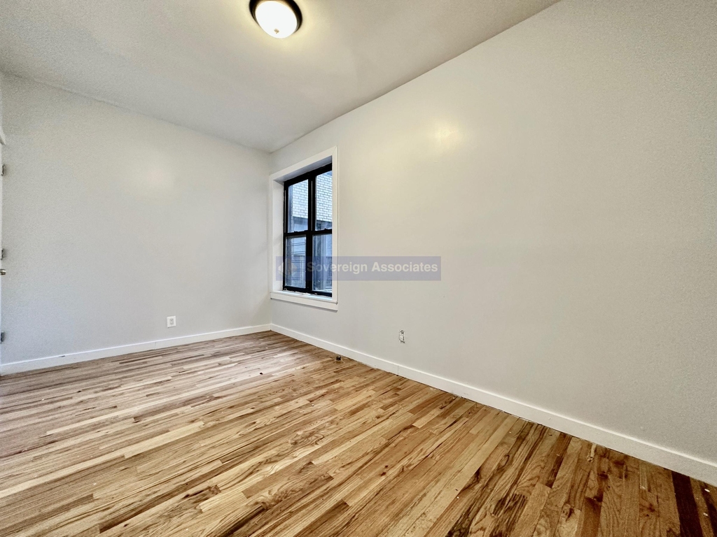 87 Post Avenue - Photo 2