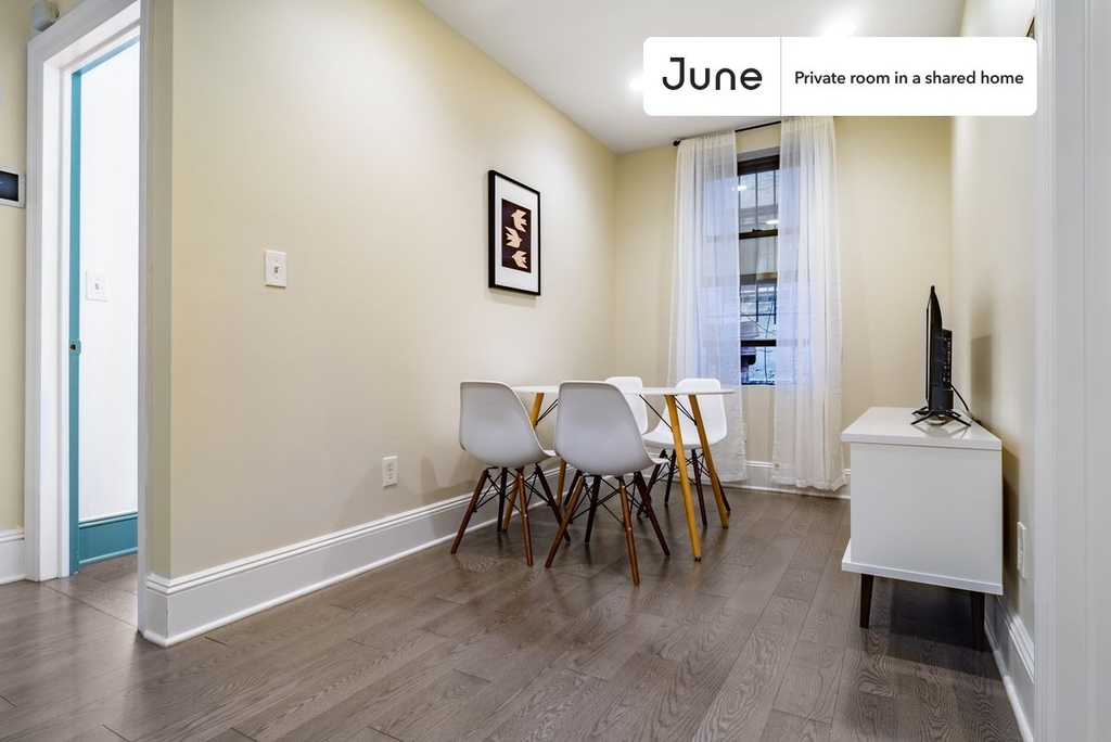 345 East 21st Street - Photo 1