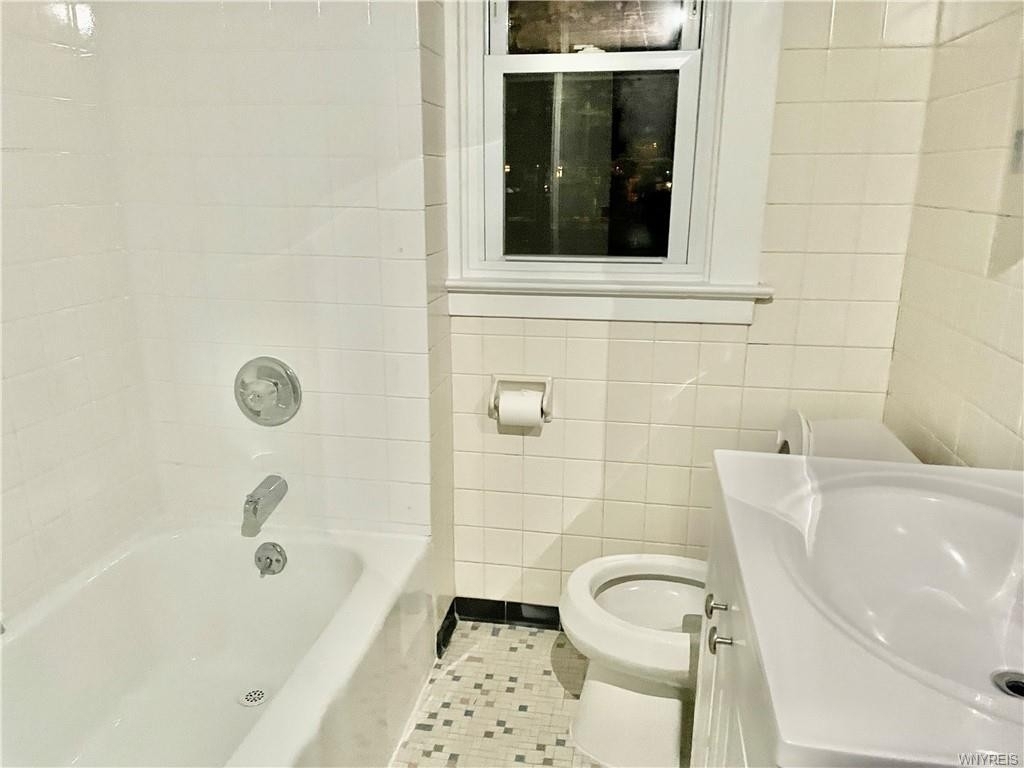 1539 North Avenue - Photo 6