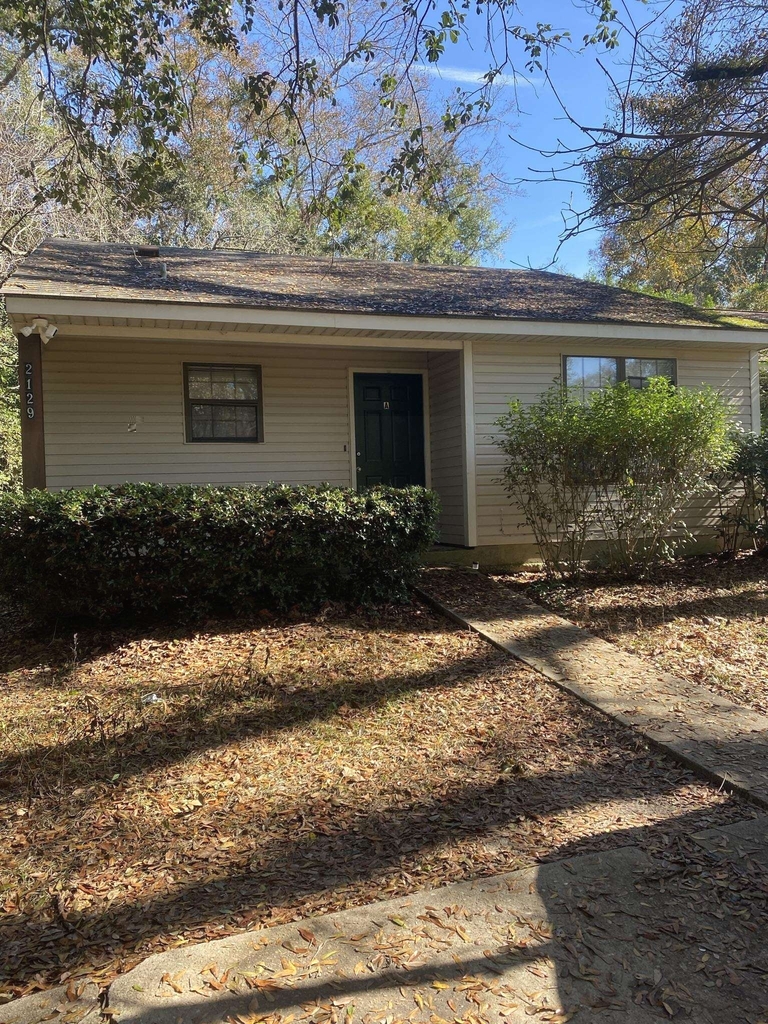 2129 Pecan - Photo 0