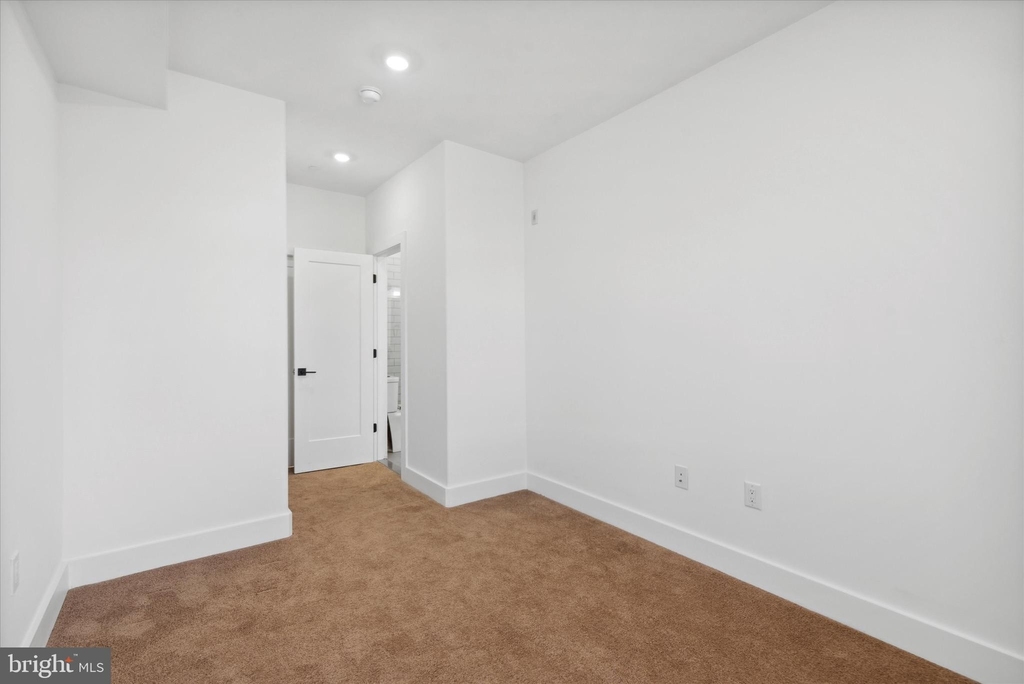 85 E Sharpnack Street - Photo 13