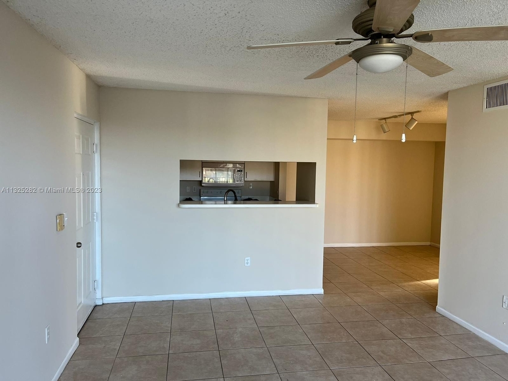 2061 Renaissance Blvd - Photo 4