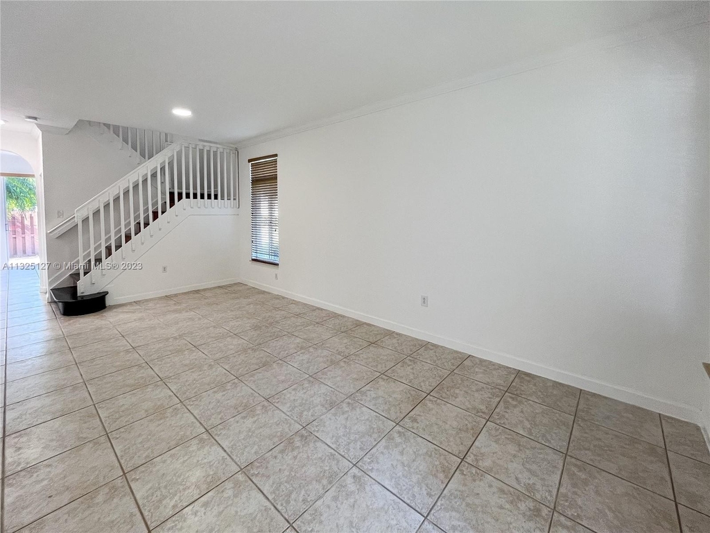 5664 Nw 112th Pl - Photo 2