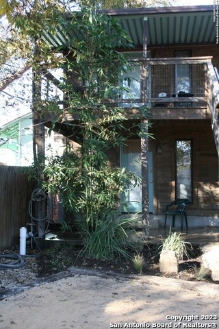 513 E Ashby Pl - Photo 0