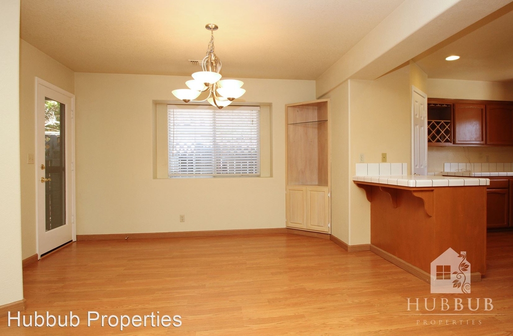 522 Martinique Cir. - Photo 2