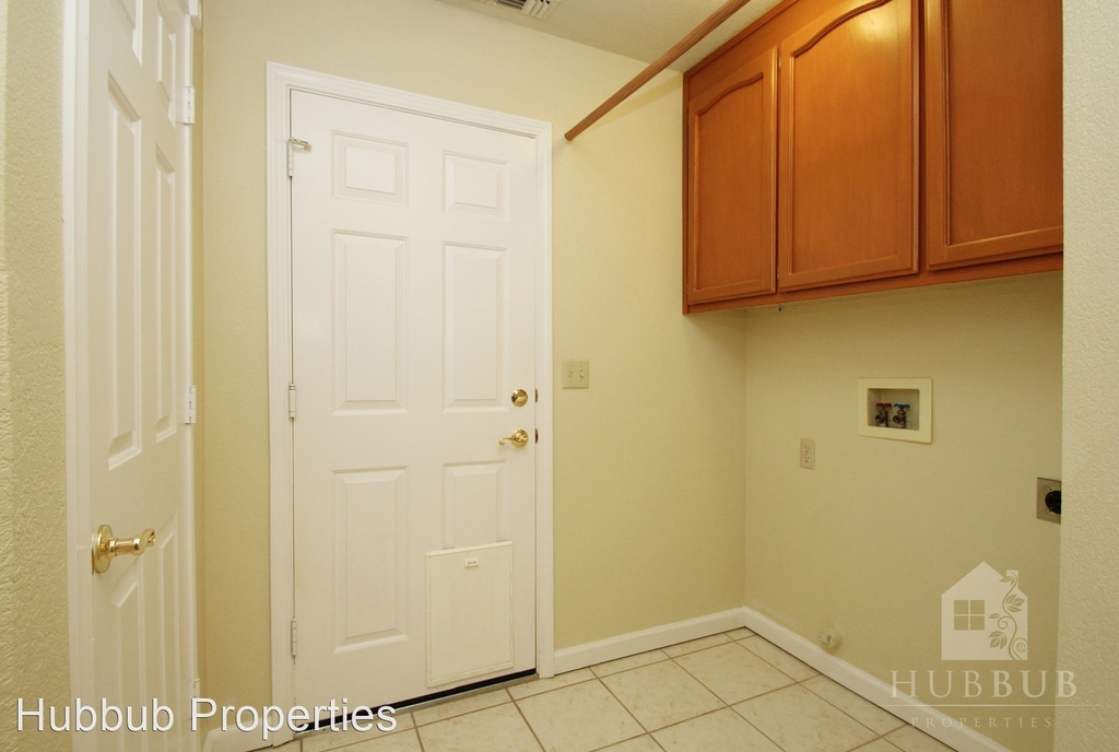 522 Martinique Cir. - Photo 8