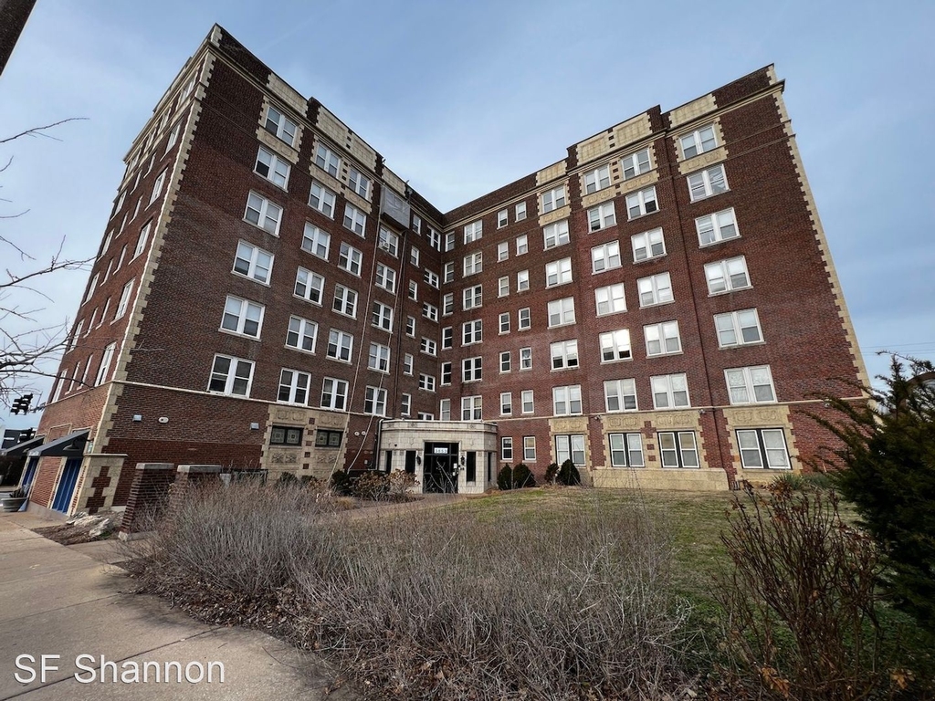 3853 Lindell Blvd. #201 - Photo 23