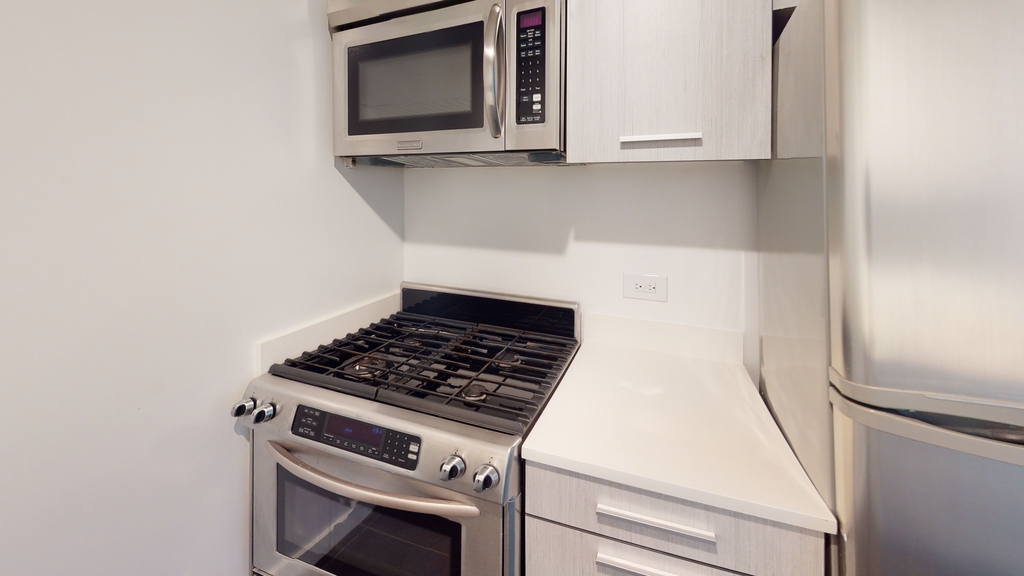 801 Amsterdam Avenue - Photo 3