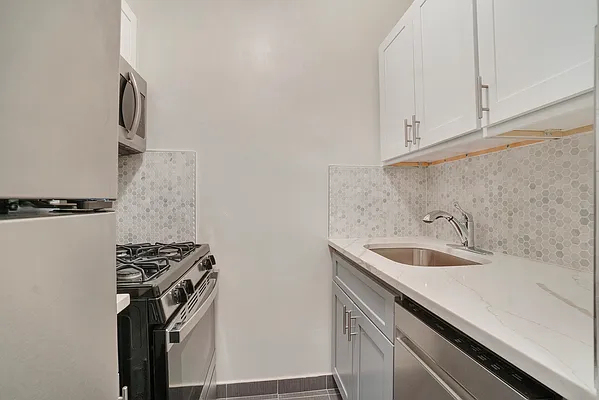 4040 79th Street - Photo 2