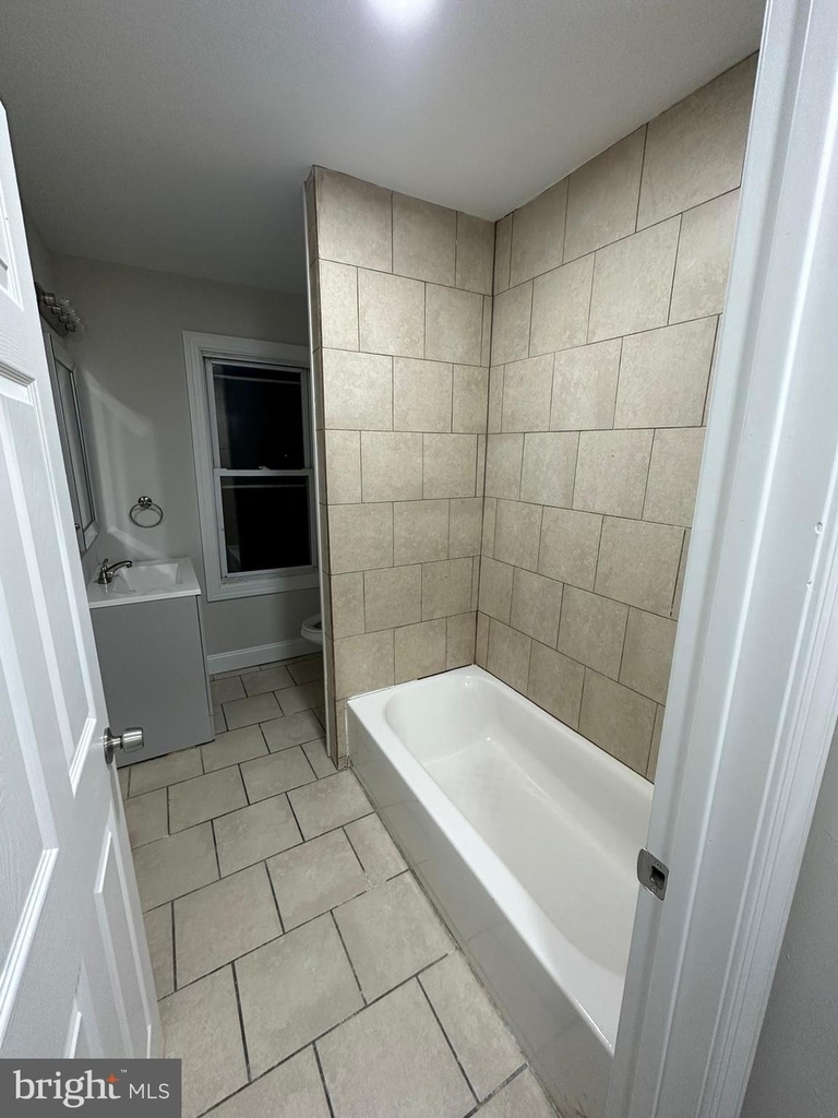 427 W Hansberry Street - Photo 23