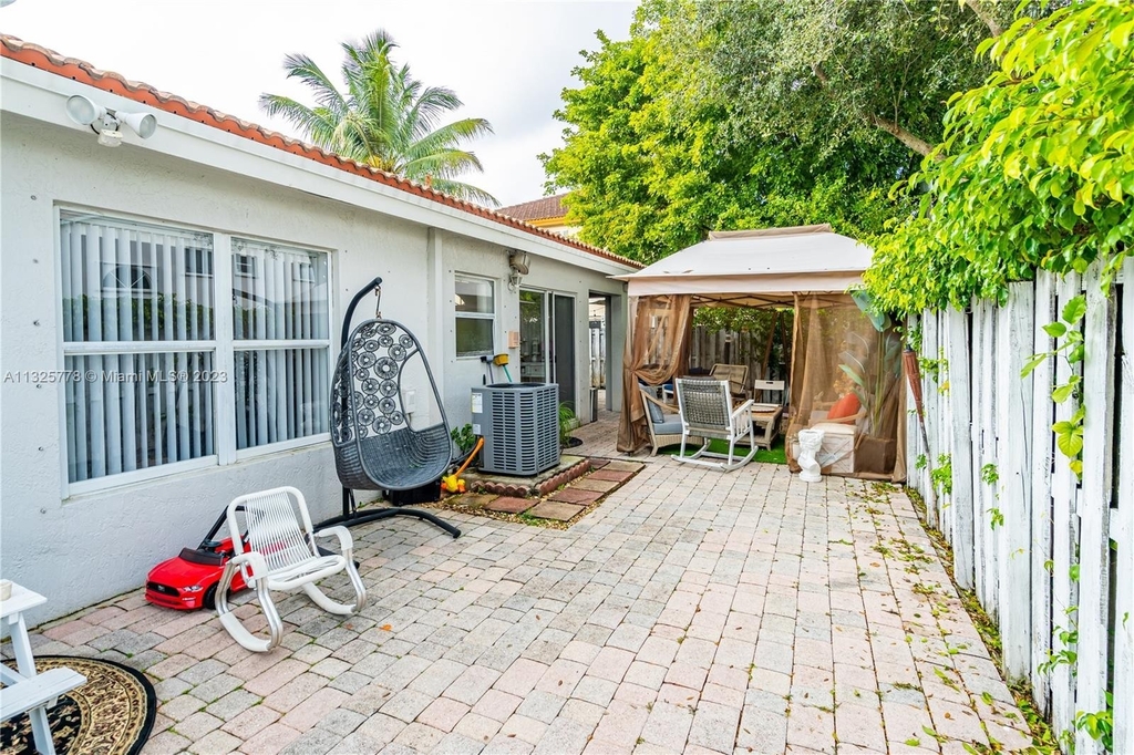 11276 Nw 58th Ter - Photo 4