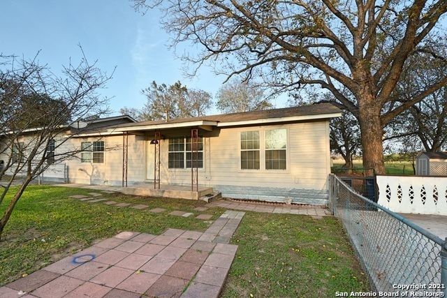 1401 Coco Dr - Photo 0