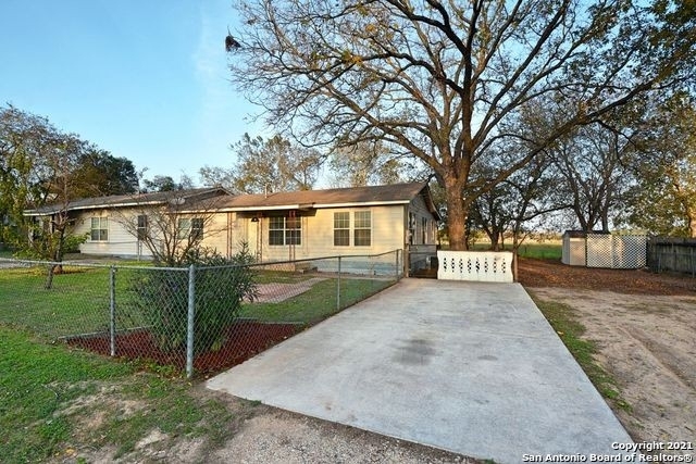 1401 Coco Dr - Photo 1