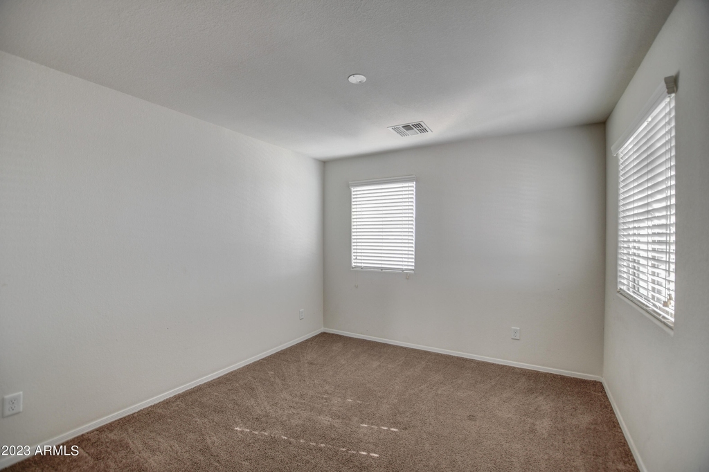 19250 W Woodlands Avenue - Photo 11