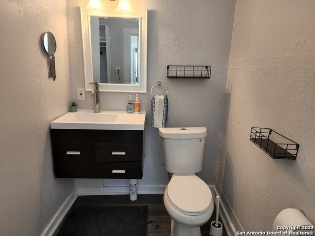 320 E Carson St - Photo 5